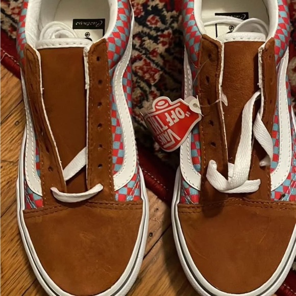 Vans - Picture 2 of 3